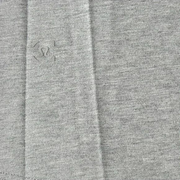 Men's Short Sleeve Gray Lululemon Shirt Vented Stretch Sz Sm No sz Tag - Picture 4 of 6